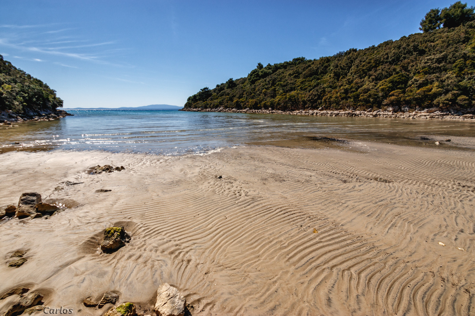 Foto van Valsika beach met zand met stenen oppervlakte