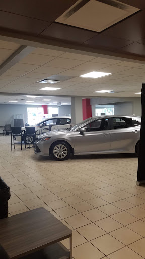 Car Dealer «LaFontaine Toyota», reviews and photos, 2027 S Telegraph Rd, Dearborn, MI 48124, USA