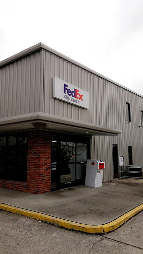 Shipping and Mailing Service «FedEx Ship Center», reviews and photos, 1106 N 23rd St, Wilmington, NC 28405, USA