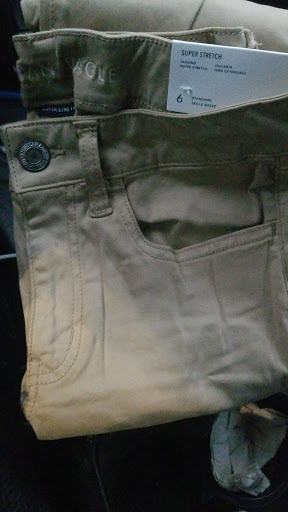 Clothing Store «American Eagle Outfitters», reviews and photos, 555 N Alafaya Trail, Orlando, FL 32828, USA