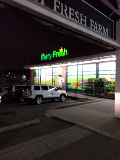 Supermarket «Berry Fresh Farm», reviews and photos, 43-26 Ditmars Blvd, Astoria, NY 11105, USA