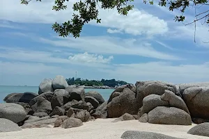 Pantai Penyusuk image