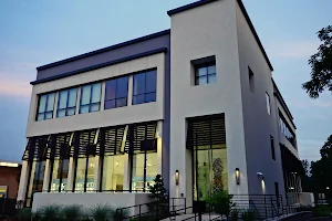 David Ezra Salon & Spa image