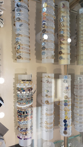 Jeweler «Golden Gifts Jewelers», reviews and photos, 33300 W 6 Mile Rd, Livonia, MI 48152, USA