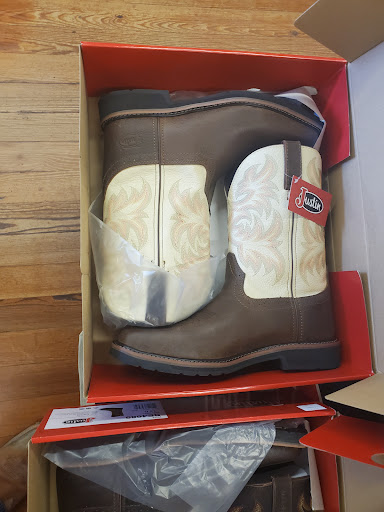 Department Store «Hooks Big D Corral», reviews and photos, 119 N Washington St, DeRidder, LA 70634, USA