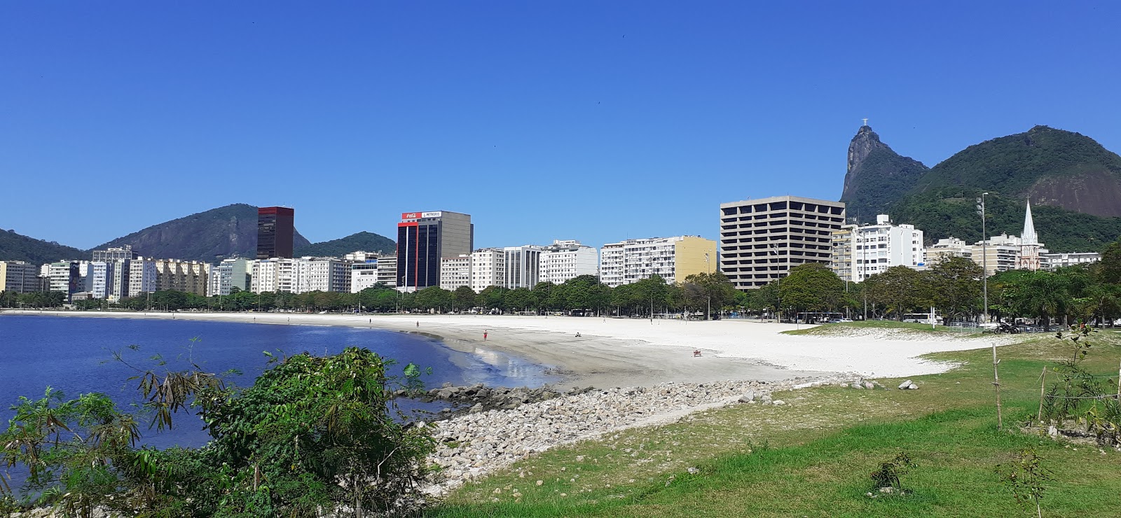 Fotografija Praia de Botafogo in naselje