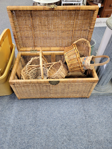 Used Furniture Store «Consign Design Interior», reviews and photos, 5556 Atlanta Hwy, Flowery Branch, GA 30542, USA