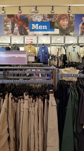 Sportswear Store «Columbia Sportswear Outlet», reviews and photos, 6800 Oxon Hill Rd #600, Oxon Hill, MD 20745, USA