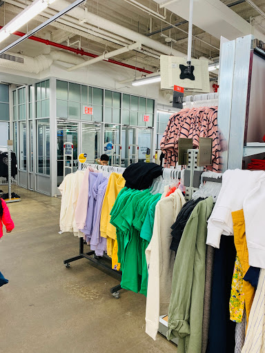 Clothing Store «Old Navy», reviews and photos, 159-18 Jamaica Ave, Jamaica, NY 11432, USA