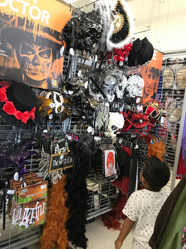 Thrift Store «Goodwill Store & Donation Center», reviews and photos, 620 W 19th St, Costa Mesa, CA 92627, USA