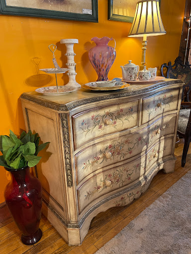 Consignment Shop «Consignment Gallery at 56», reviews and photos, 56 Sterling St, Clinton, MA 01510, USA