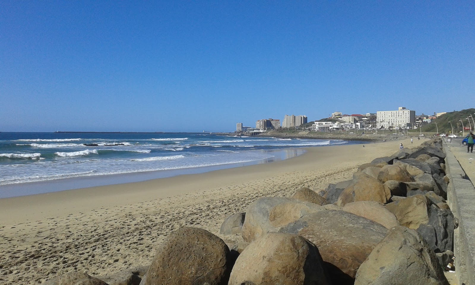 Foto di Beacon Bay beach con una superficie del sabbia fine e luminosa