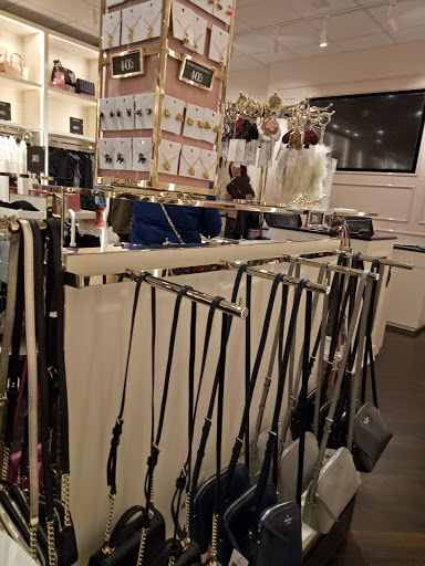 Shopping Mall «Clinton Crossing Premium Outlets», reviews and photos, 20 Killingworth Turnpike, Clinton, CT 06413, USA