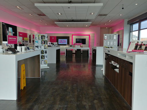 Cell Phone Store «T-Mobile», reviews and photos, 23063 W Outer Dr, Allen Park, MI 48101, USA