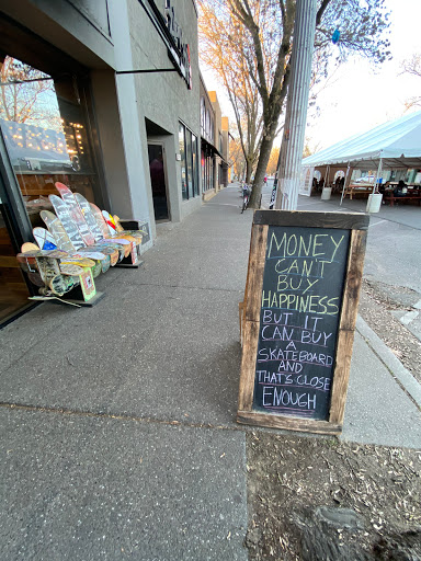 Snowboard Shop «The Vault - Snowboards & Skateboards», reviews and photos, 227 G St, Davis, CA 95616, USA