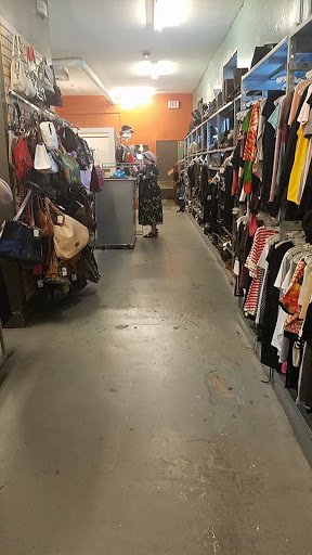 Used Clothing Store «Buffalo Exchange Charlotte», reviews and photos, 1521 Central Ave, Charlotte, NC 28205, USA