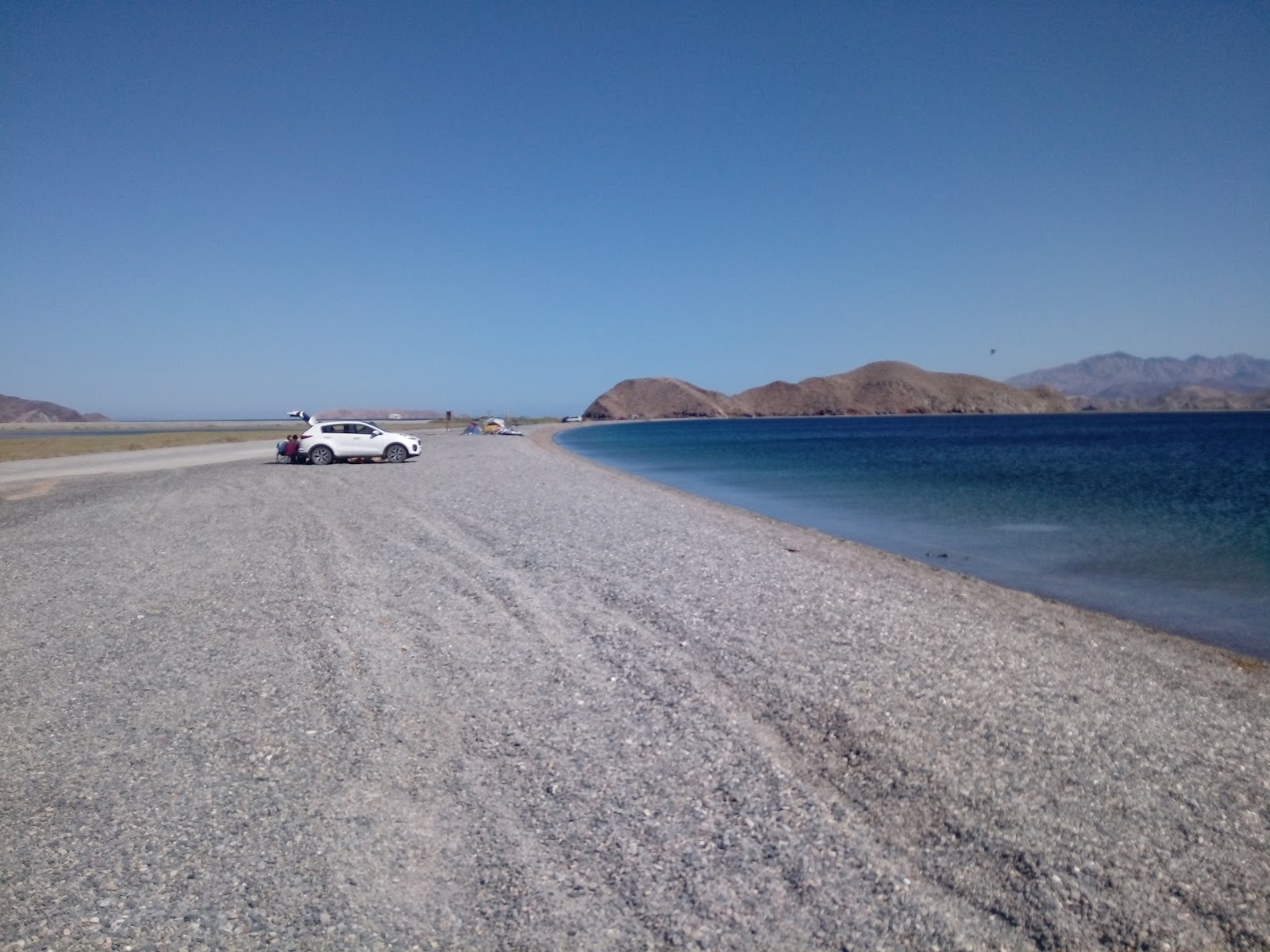 Playa La Gringa的照片 带有碧绿色纯水表面
