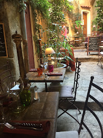 Atmosphère du Restaurant Café De La Cueva à Bormes-les-Mimosas - n°12