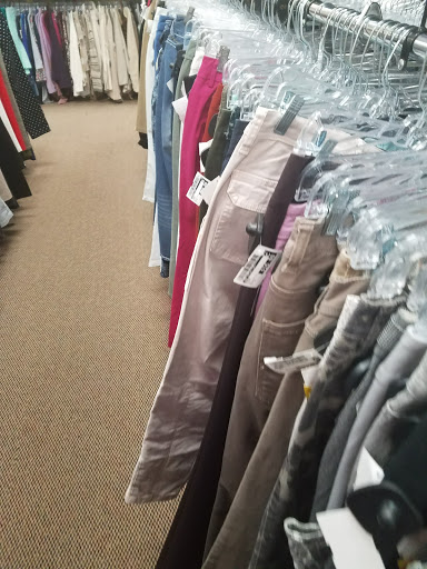Used Clothing Store «Clothes Mentor», reviews and photos, 564 Howe Ave, Cuyahoga Falls, OH 44221, USA