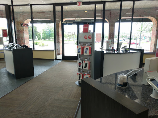 Cell Phone Store «Verizon Wireless Premium Retailer - Cellular & More Auburn Hills», reviews and photos, 2554 N Squirrel Rd, Auburn Hills, MI 48326, USA