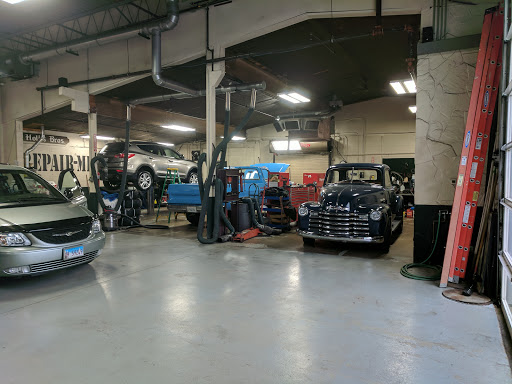 Auto Repair Shop «Hollis Brothers Auto Service», reviews and photos, 250 E Main St, Barrington, IL 60010, USA