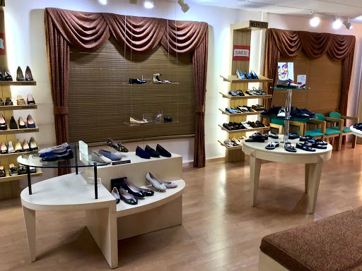 Shoe Store «Shoe Warehouse», reviews and photos, 933 Airport Pulling Rd S, Naples, FL 34104, USA