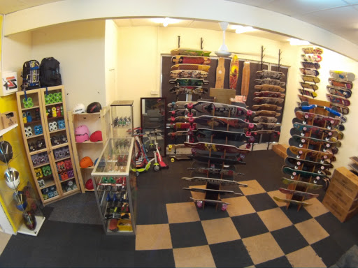 Skatze Skate Shop / Longboard