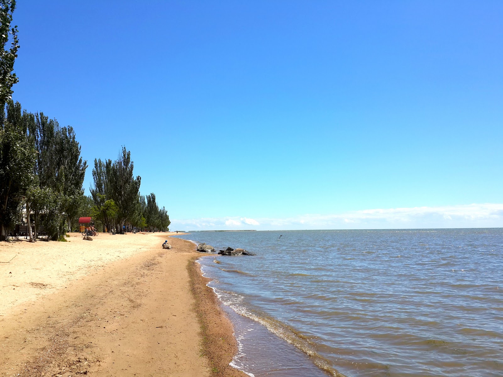 Foto von Plyazh Ordzhonikidzevskiy mit brauner sand Oberfläche