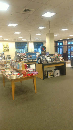 Book Store «Barnes & Noble», reviews and photos, 5755 N Bayshore Dr, Glendale, WI 53217, USA
