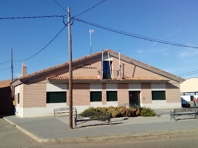 Casa Consistorial de Roperuelos del Páramo Carr. Estación Villadangos, 35, 24791 Roperuelos del Páramo, León, España