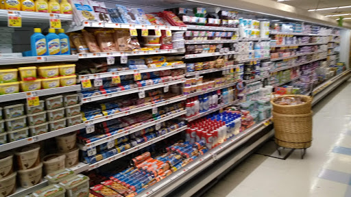 Shopping Mall «Bay Plaza Shopping Center», reviews and photos, 2100 Bartow Ave, Bronx, NY 10475, USA