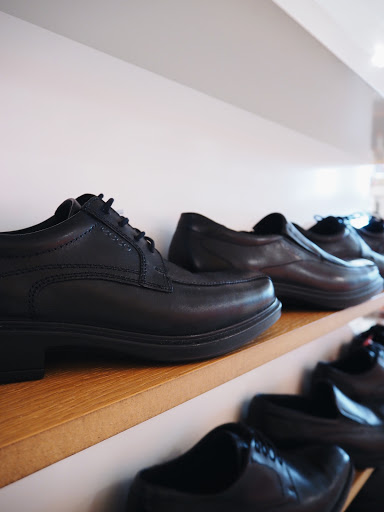 Stores to buy women's oxford shoes Stockholm