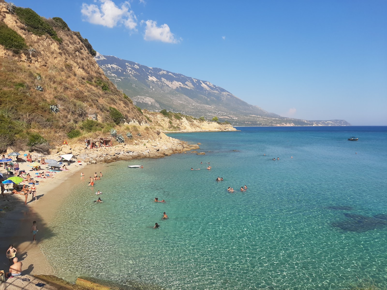 Photo of Agios Thomas beach with very clean level of cleanliness