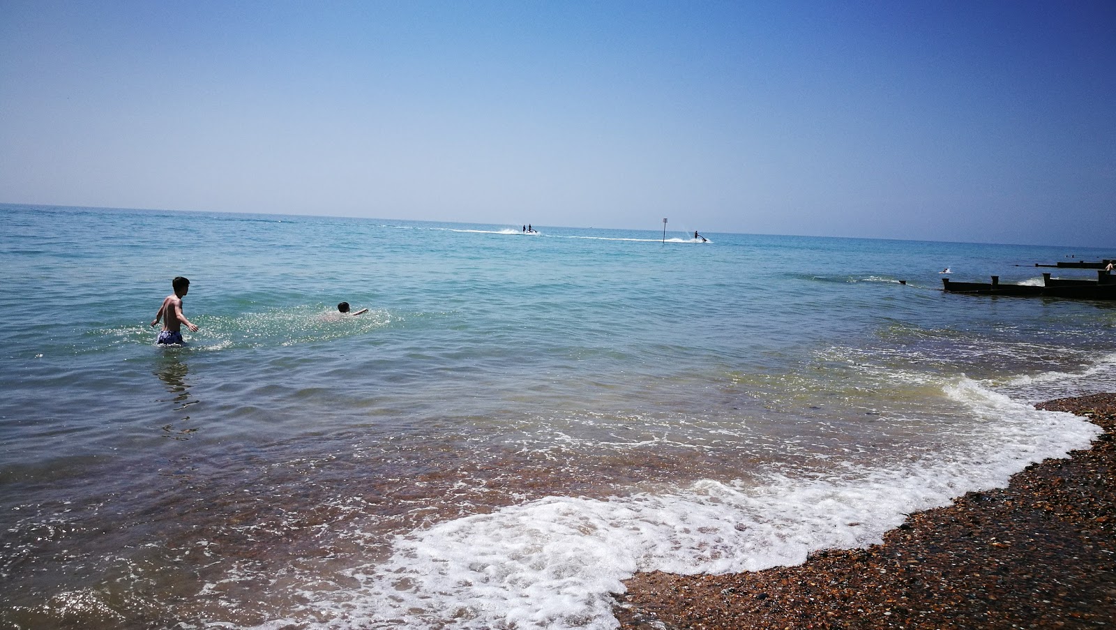 Foto von Ferring Strand - beliebter Ort unter Entspannungskennern