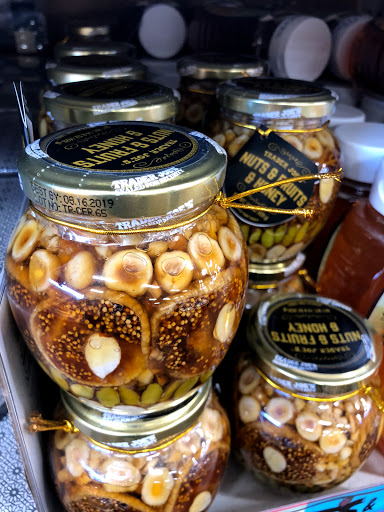 Shopping Mall «Powell Street Plaza Shopping Center», reviews and photos, 5795 Christie Ave, Emeryville, CA 94608, USA