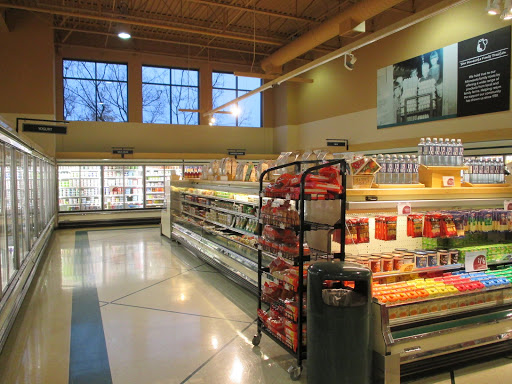 Grocery Store «Lunds & Byerlys Plymouth», reviews and photos, 3455 Vicksburg Ln N, Plymouth, MN 55447, USA