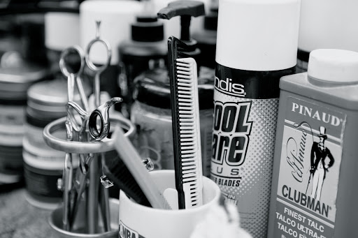 Barber Shop «Mannys Barbershop», reviews and photos, 14840 W Magnolia Blvd, Sherman Oaks, CA 91403, USA