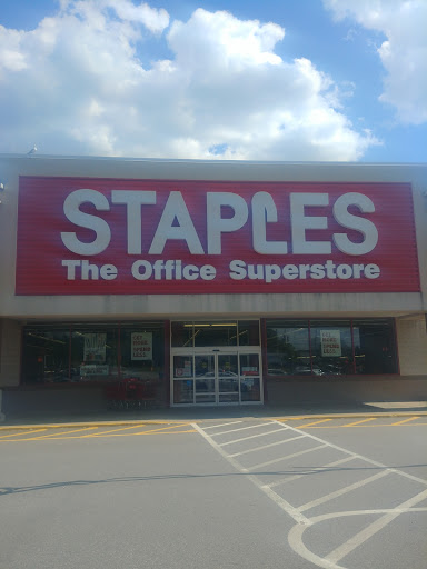Office Supply Store «Staples», reviews and photos, 75 Laconia Rd, Tilton, NH 03276, USA