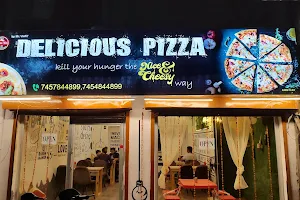 Delicious Pizza: Domito's Pizza image
