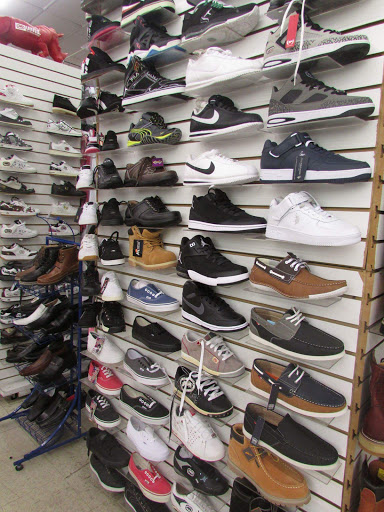 Shopping Mall «Elgin Shopping Mall», reviews and photos, 308 S McLean Blvd, Elgin, IL 60123, USA