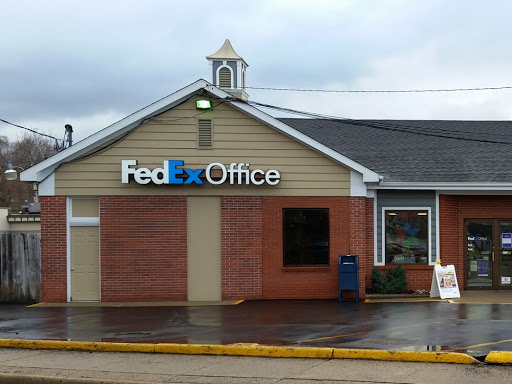 Print Shop «FedEx Office Print & Ship Center», reviews and photos, 1550 W Michigan Ave, Kalamazoo, MI 49006, USA