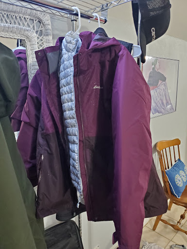 Clothing Store «Eddie Bauer Outlet», reviews and photos, 1111 N Roosevelt Dr #100, Seaside, OR 97138, USA