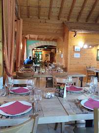Atmosphère du Restaurant français Restaurant Le Chalet à Chavannes-les-Grands - n°3