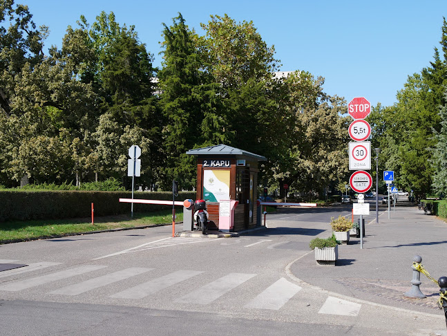 Értékelések erről a helyről: Nyugati kapu, Debrecen - Parkoló