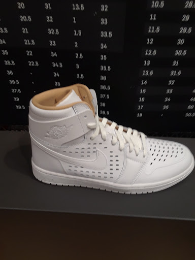 Clothing Store «Nike Factory Store», reviews and photos, 603 Stanley K Tanger Dr, Lancaster, PA 17602, USA