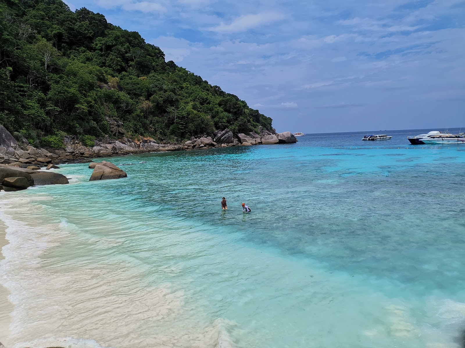 Foto van Ao Kuerk Bay Beach met hoog niveau van netheid