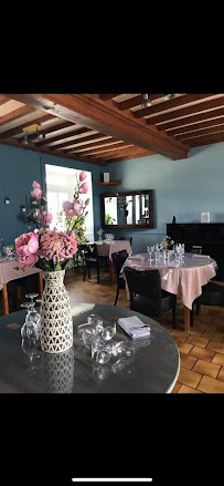 Atmosphère du Restaurant Auberge des Bonnes Gens à Saint-Sauveur-Villages - n°1