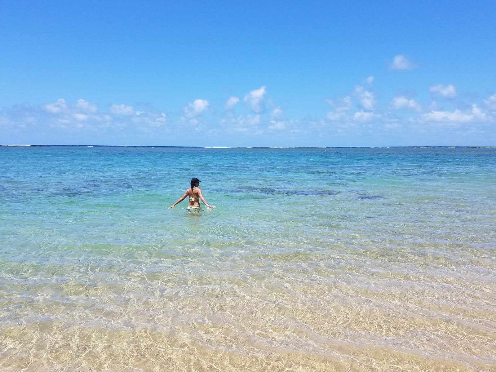 Fotografija Anini Beach z turkizna čista voda površino