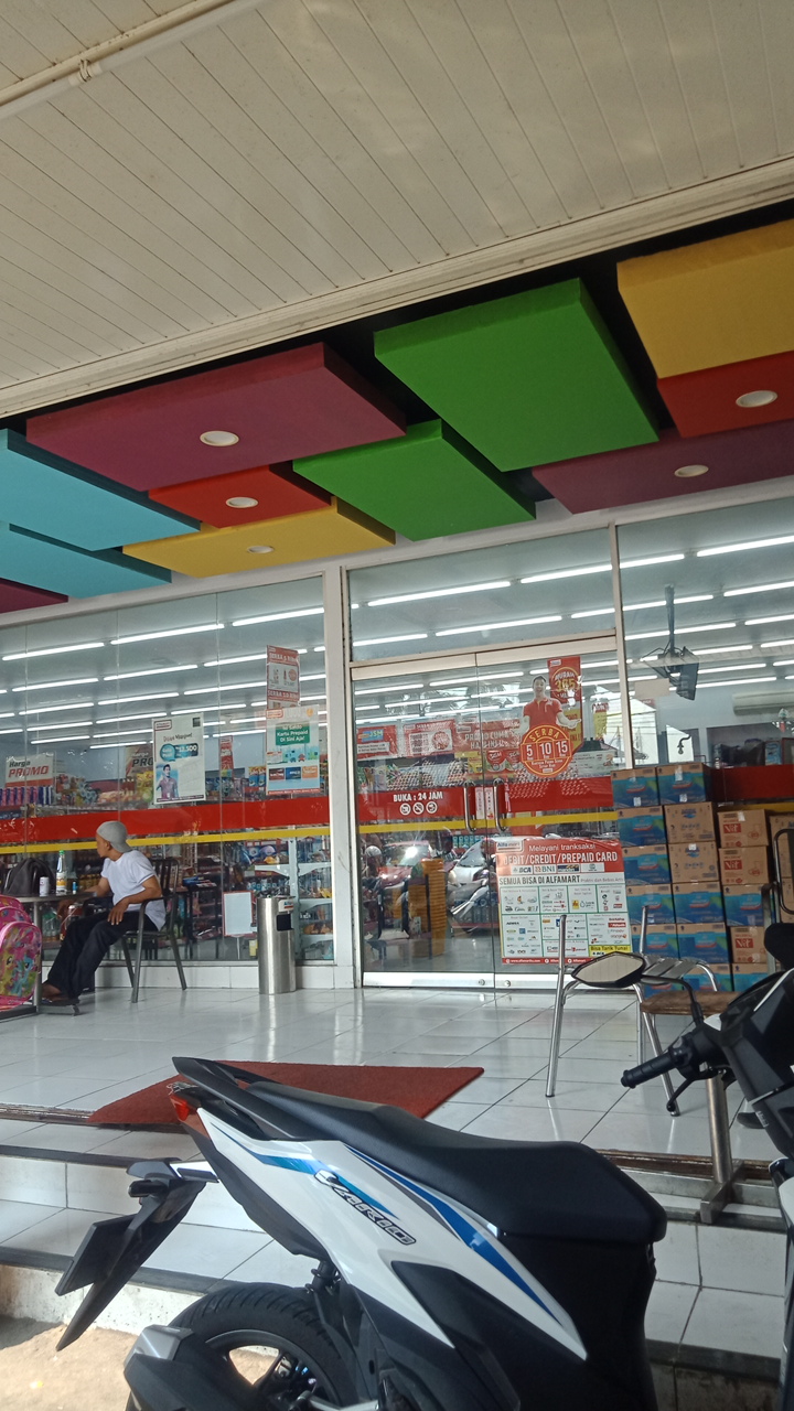 Alfamart Depan Polres Cirebon