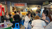 Atmosphère du Restaurant coréen DongNe chicken à Paris - n°2